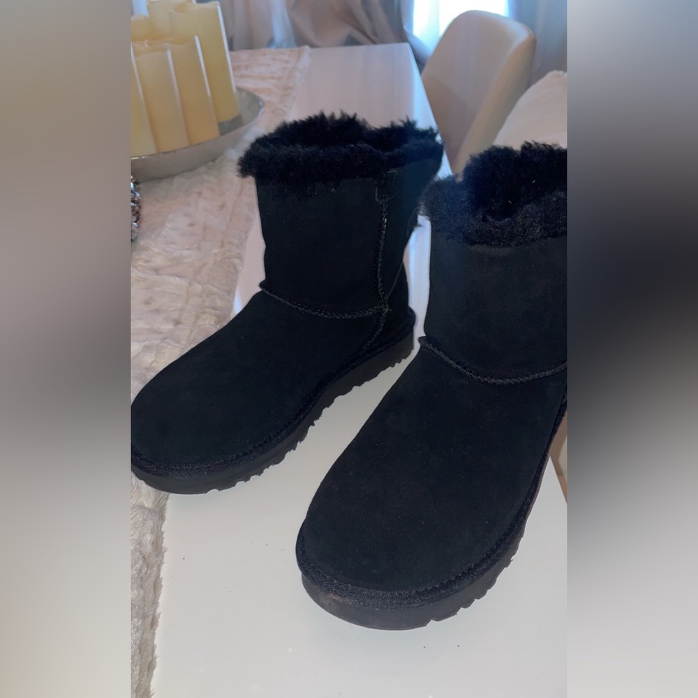 Uggs black short boots